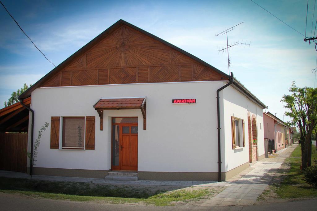 Oazis Apartmanok Mórahalom Екстериор снимка