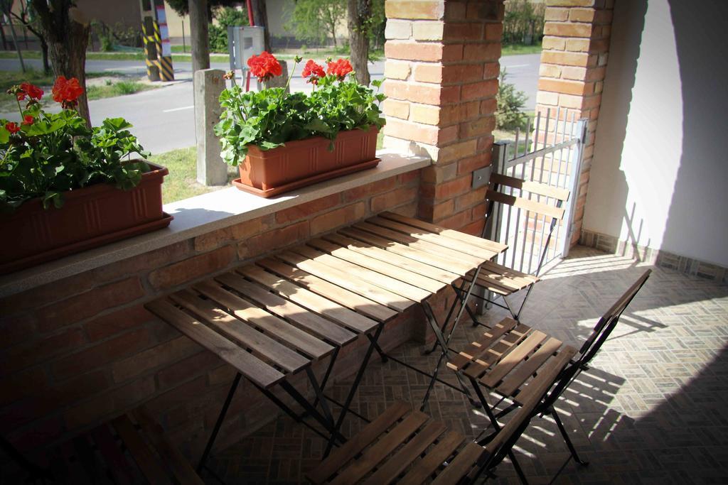 Oazis Apartmanok Mórahalom Стая снимка